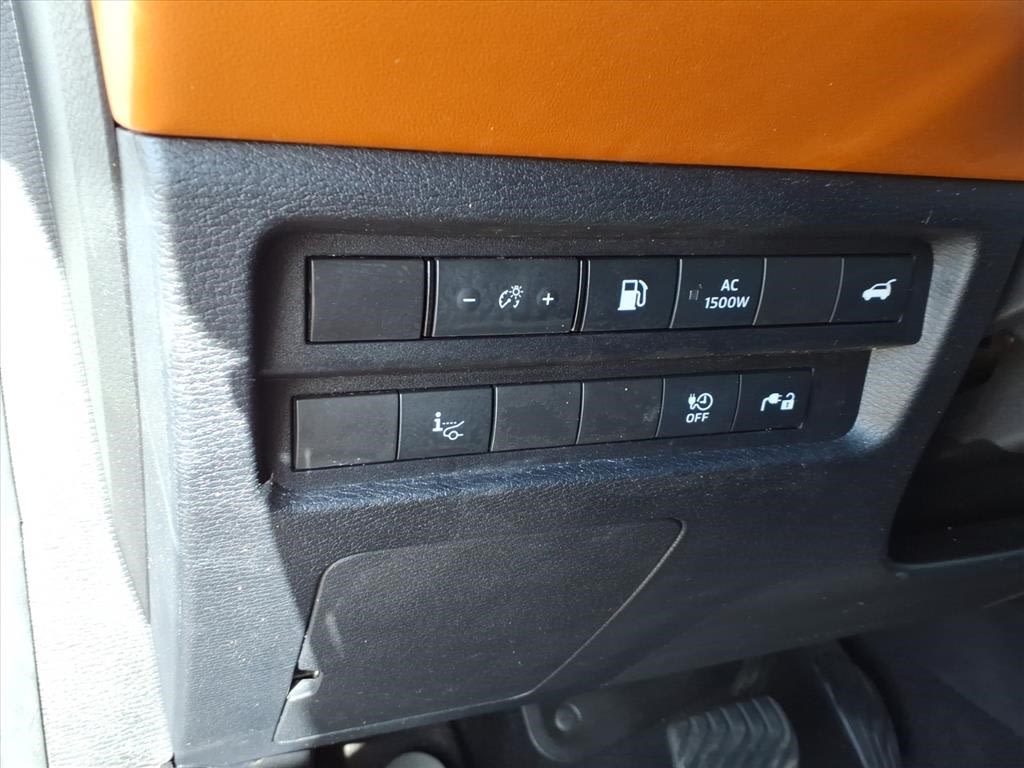 Thumbnail: 2023 Mitsubishi Outlander - 21