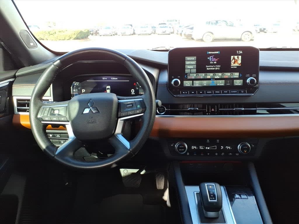 Thumbnail: 2023 Mitsubishi Outlander - 2