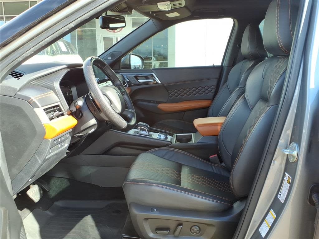 Thumbnail: 2023 Mitsubishi Outlander - 7