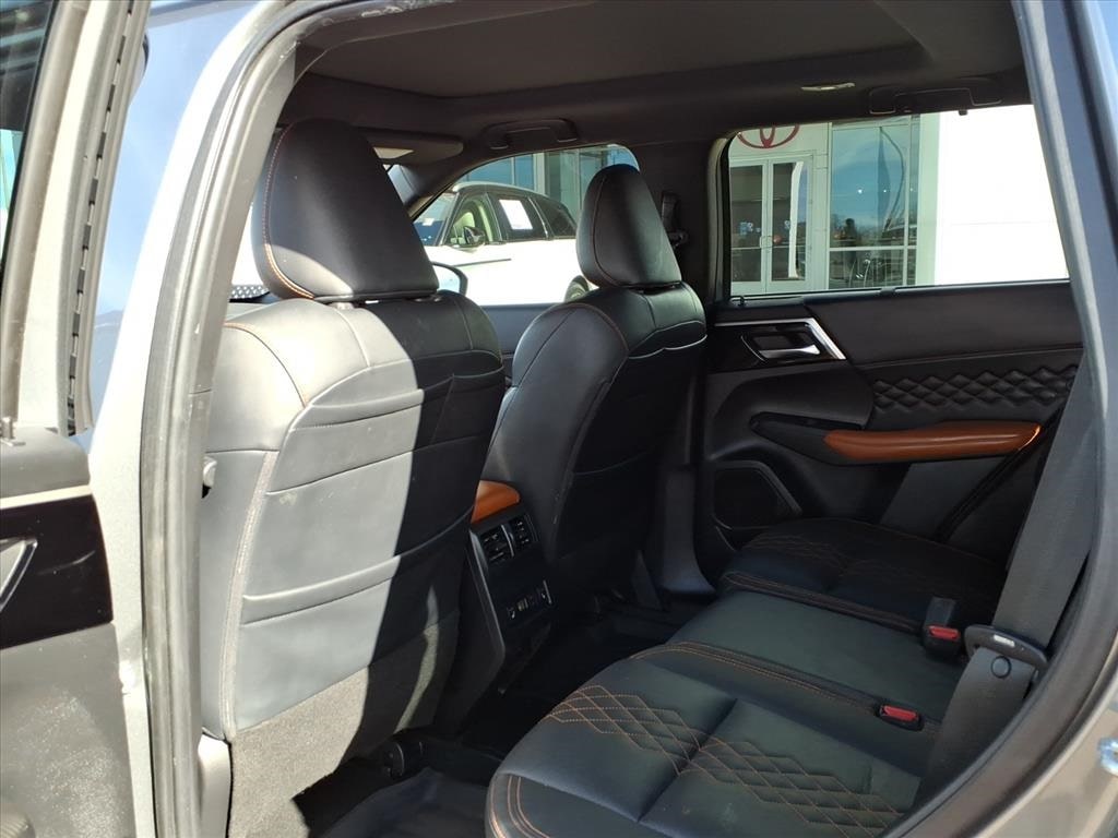 Thumbnail: 2023 Mitsubishi Outlander - 30