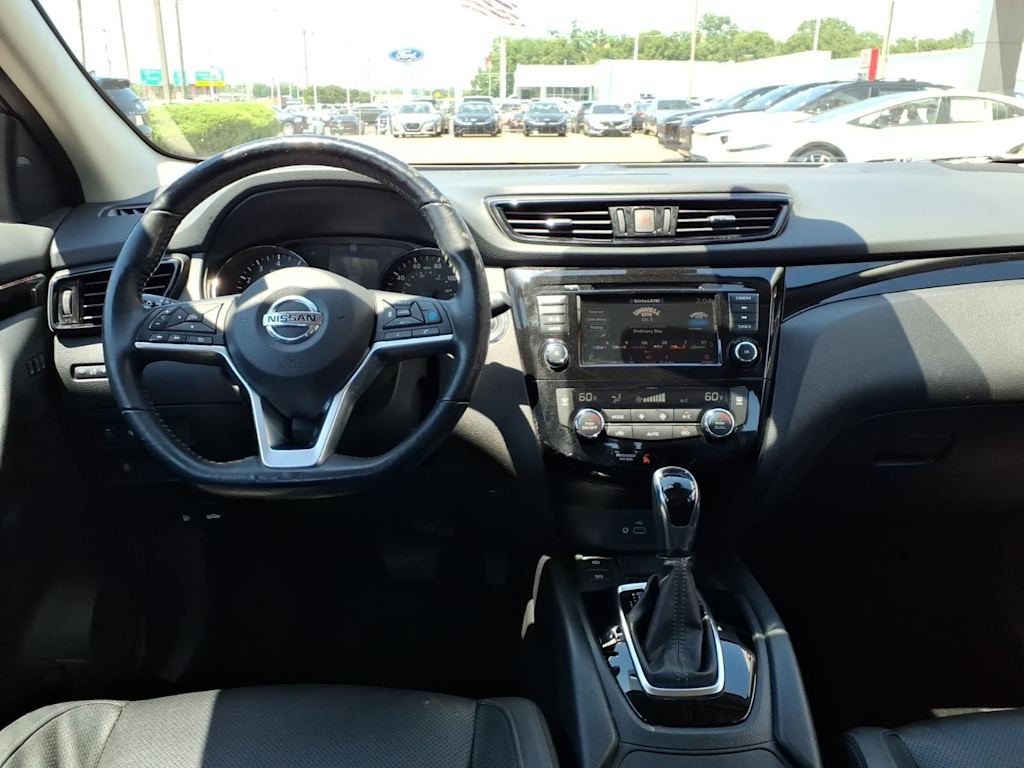 Thumbnail: 2022 Nissan Rogue Sport - 2