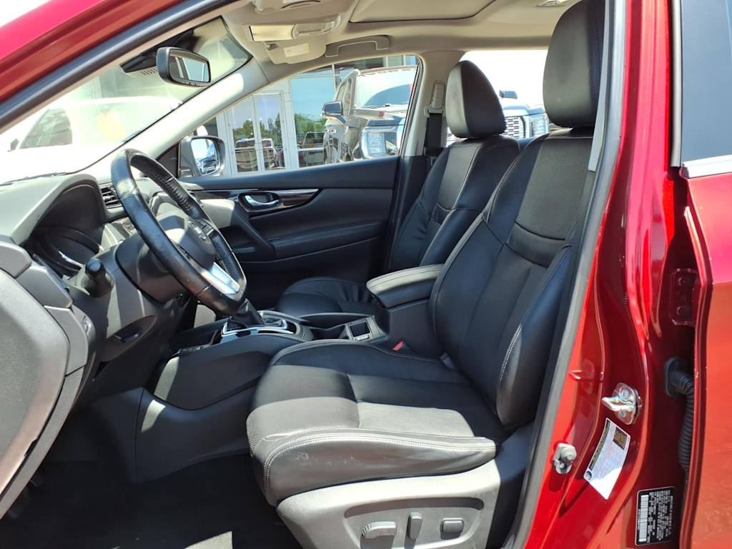 Thumbnail: 2022 Nissan Rogue Sport - 8