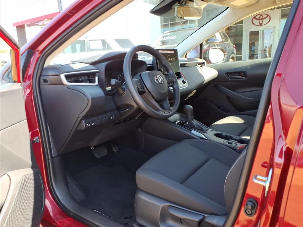 Thumbnail: 2025 Toyota Corolla - 26