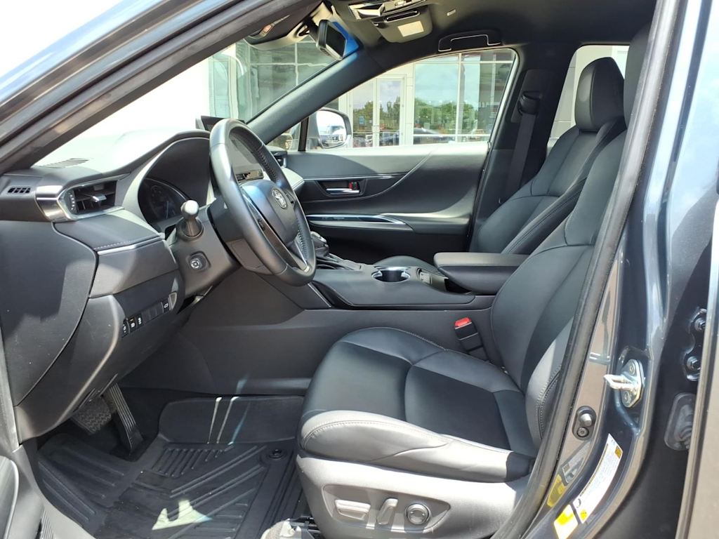 Thumbnail: 2023 Toyota Venza - 7