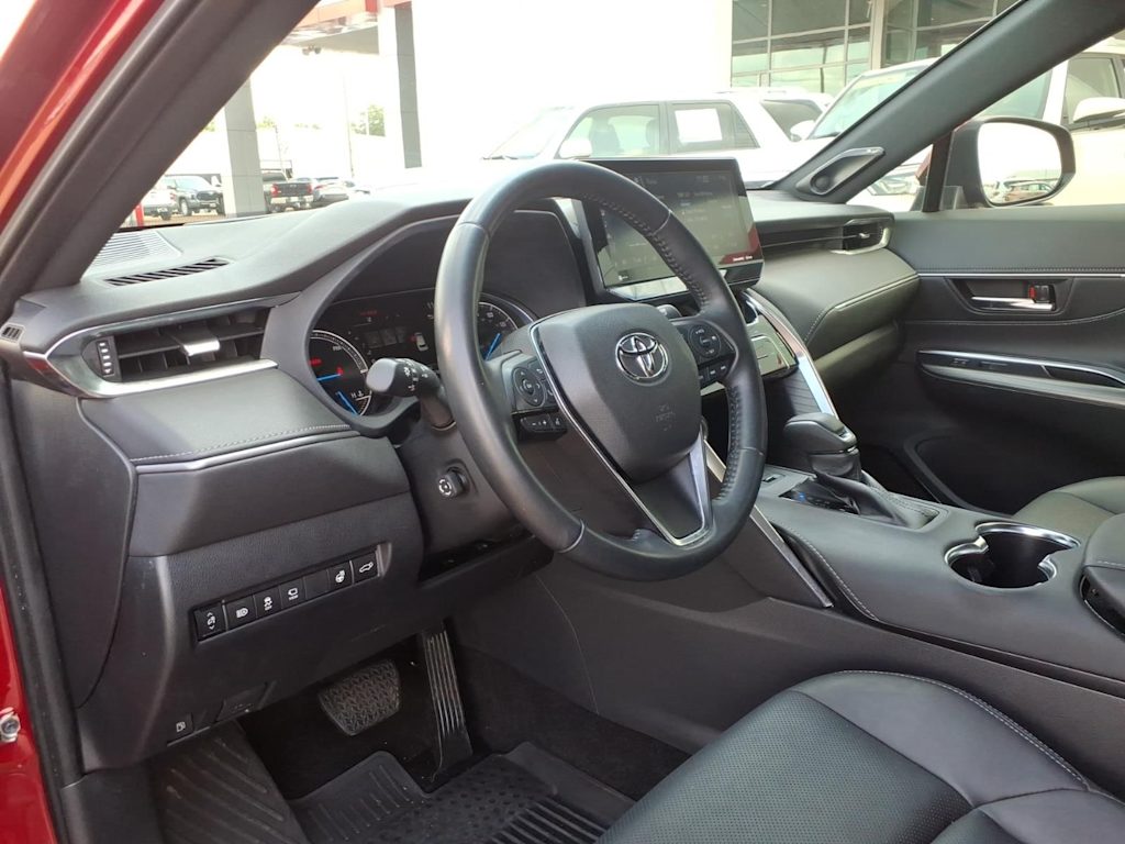 Thumbnail: 2022 Toyota Venza - 6