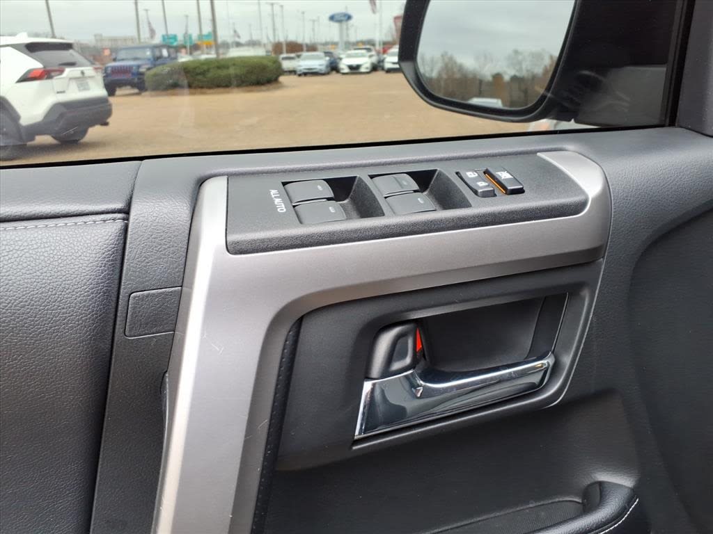 Thumbnail: 2019 Toyota 4Runner - 18