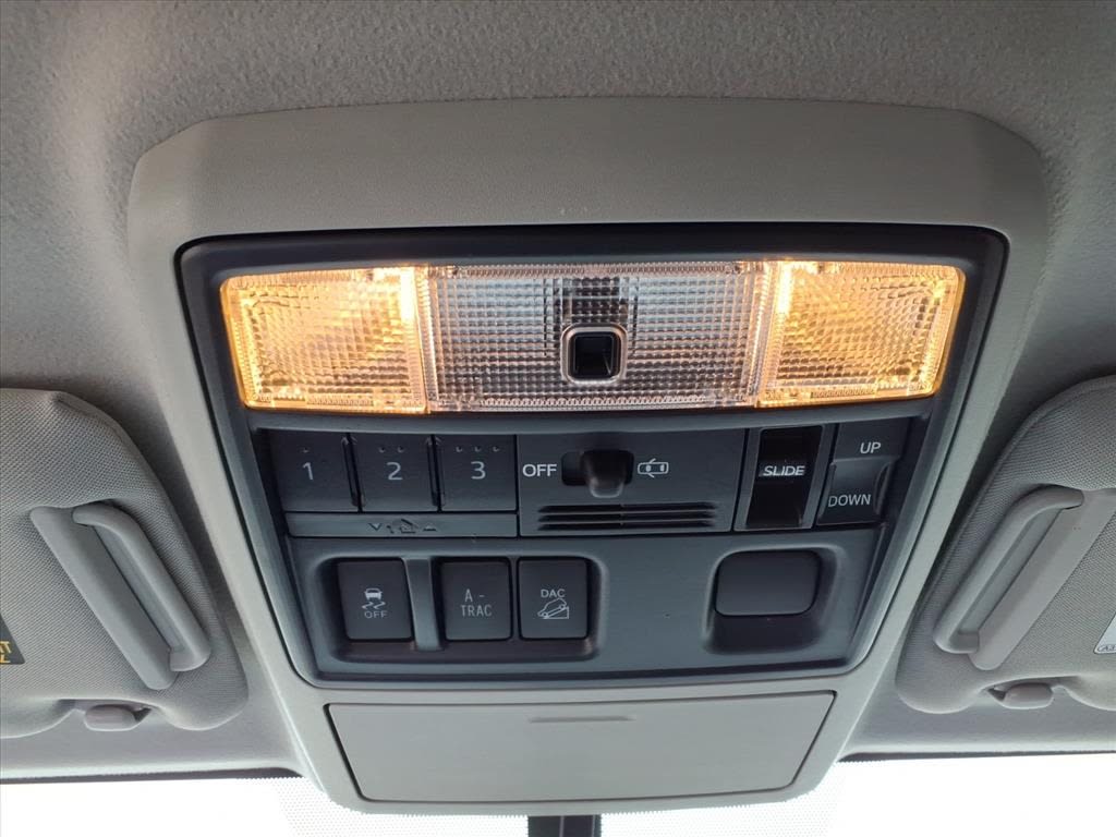 Thumbnail: 2019 Toyota 4Runner - 25