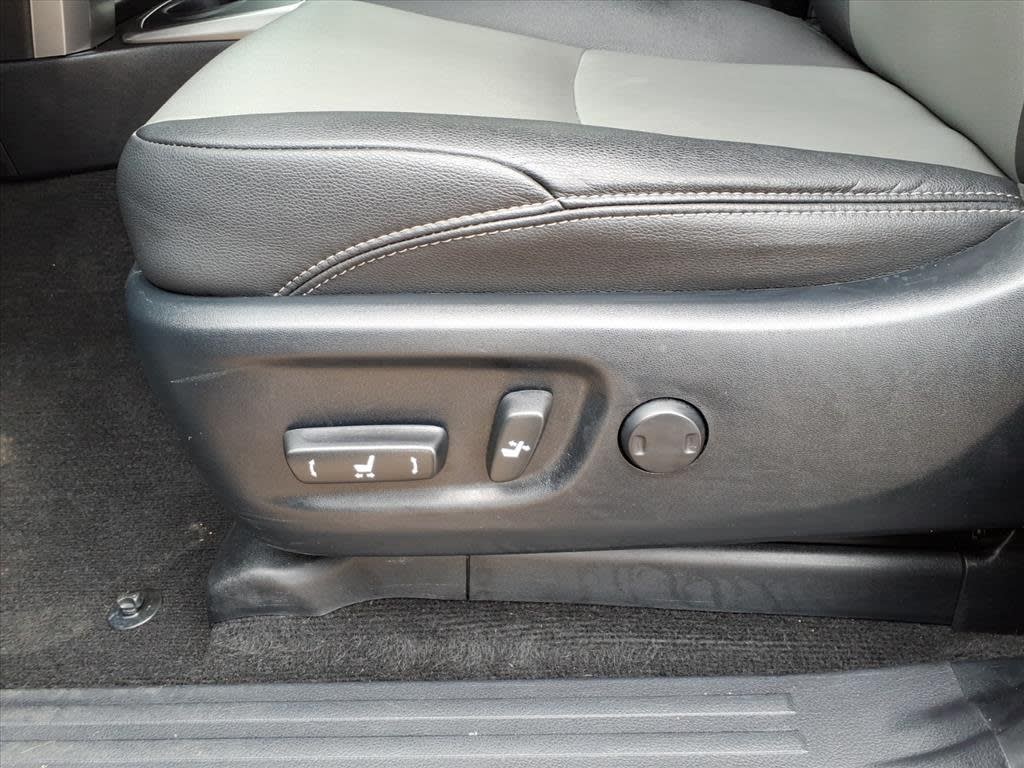 Thumbnail: 2019 Toyota 4Runner - 17