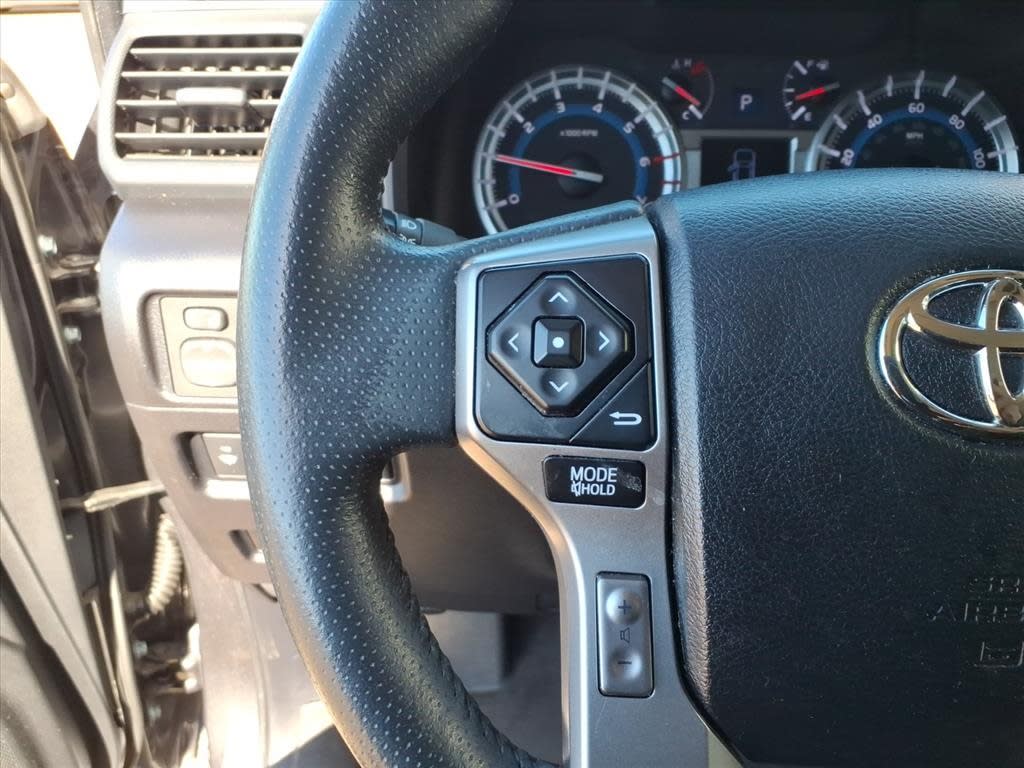 Thumbnail: 2017 Toyota 4Runner - 21