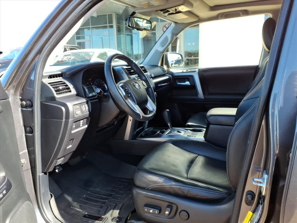 Thumbnail: 2017 Toyota 4Runner - 28