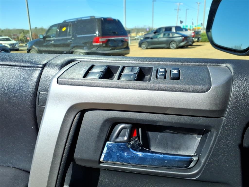 Thumbnail: 2017 Toyota 4Runner - 19