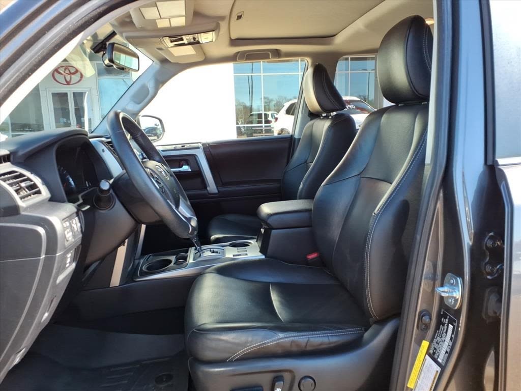 Thumbnail: 2017 Toyota 4Runner - 8