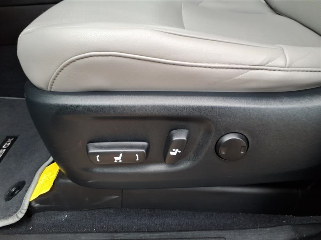 Thumbnail: 2023 Lexus GX - 18