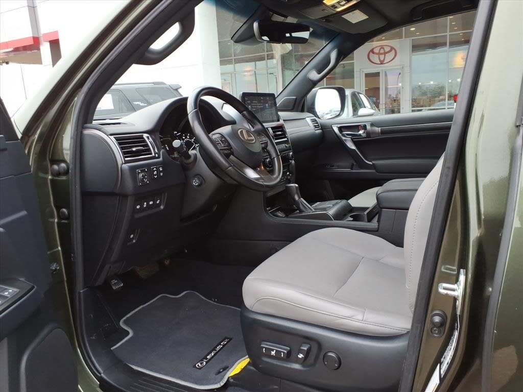 Thumbnail: 2023 Lexus GX - 28