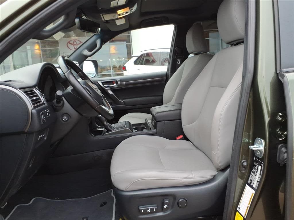 Thumbnail: 2023 Lexus GX - 8