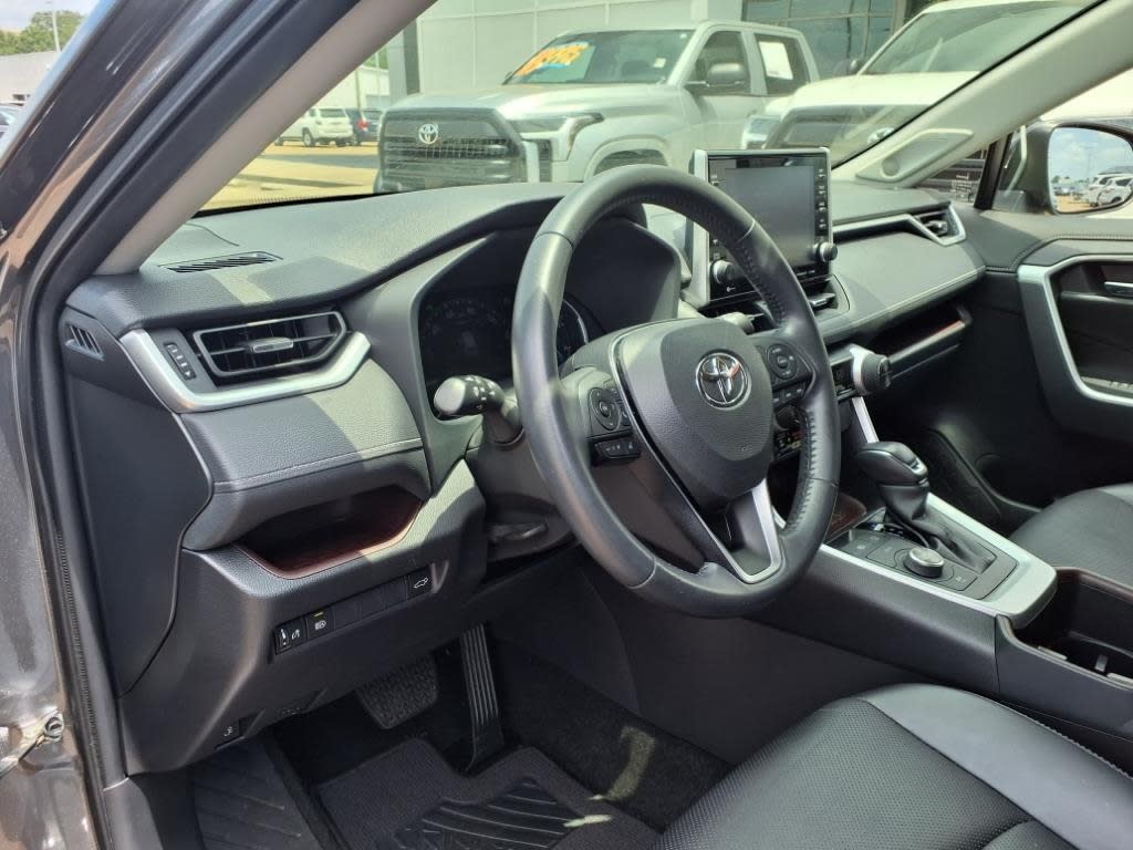 Thumbnail: 2022 Toyota RAV4 - 6