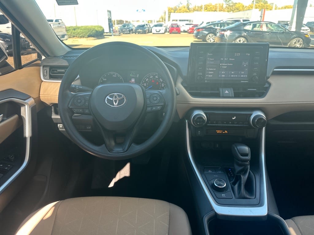 2022 Toyota RAV4 XLE 2