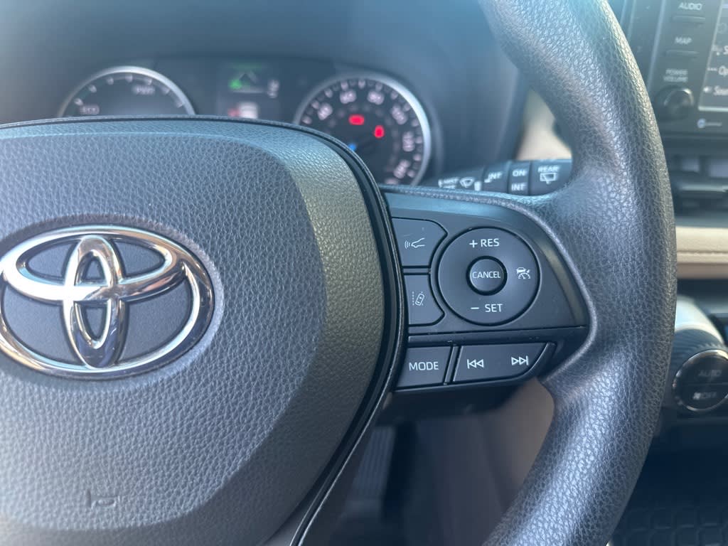 2022 Toyota RAV4 XLE 21