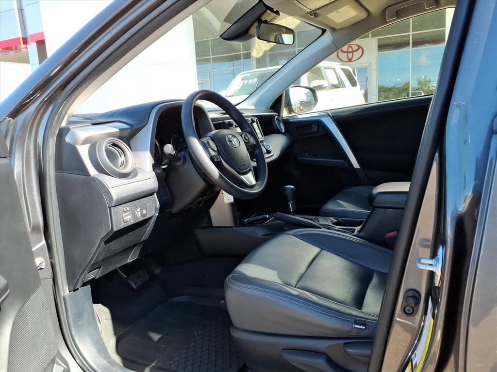 Thumbnail: 2017 Toyota RAV4 - 27