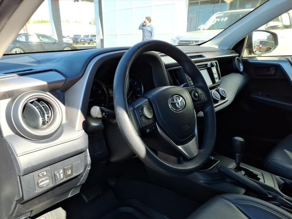 Thumbnail: 2017 Toyota RAV4 - 6