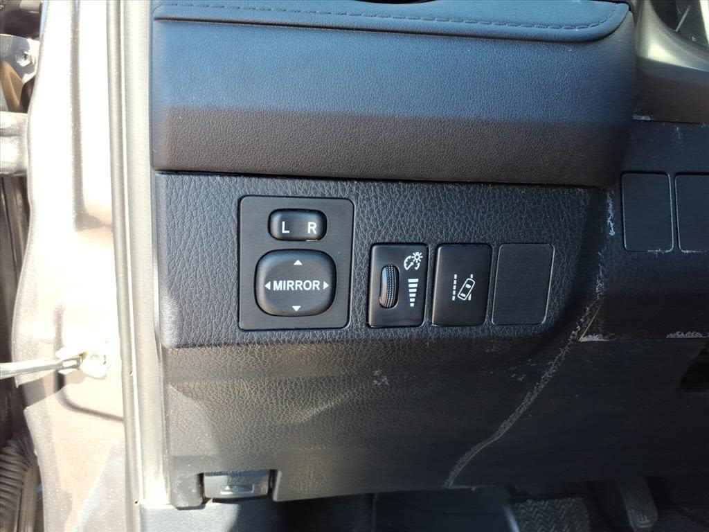 Thumbnail: 2017 Toyota RAV4 - 19