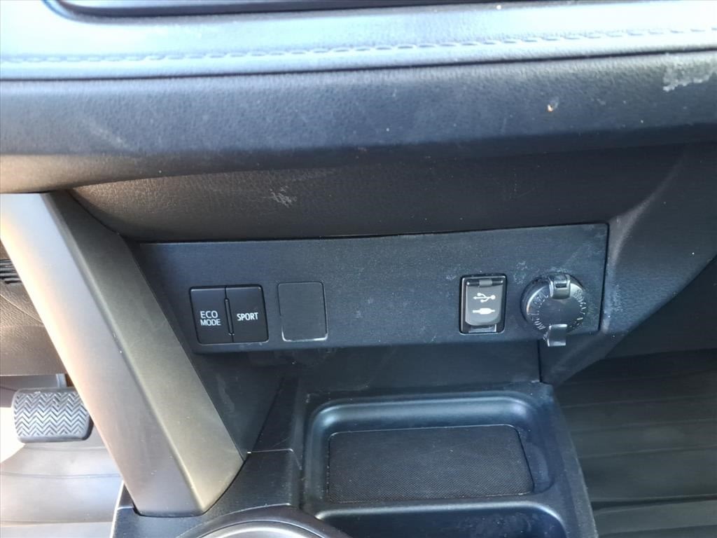 Thumbnail: 2017 Toyota RAV4 - 24