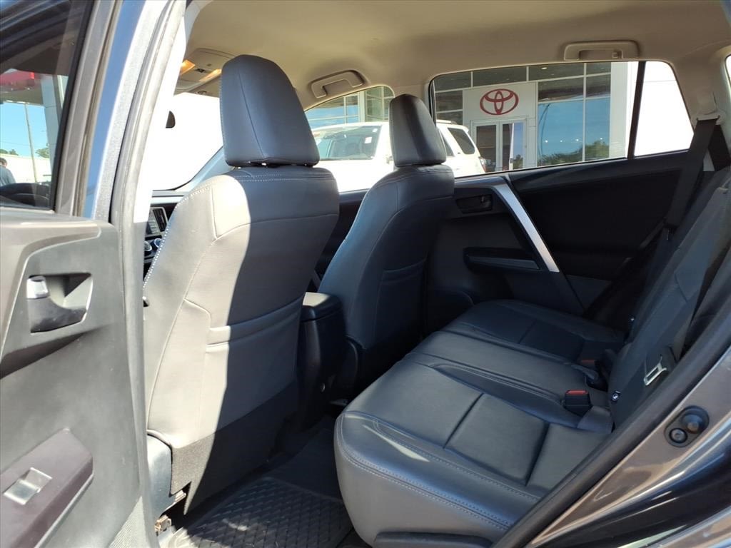 Thumbnail: 2017 Toyota RAV4 - 29