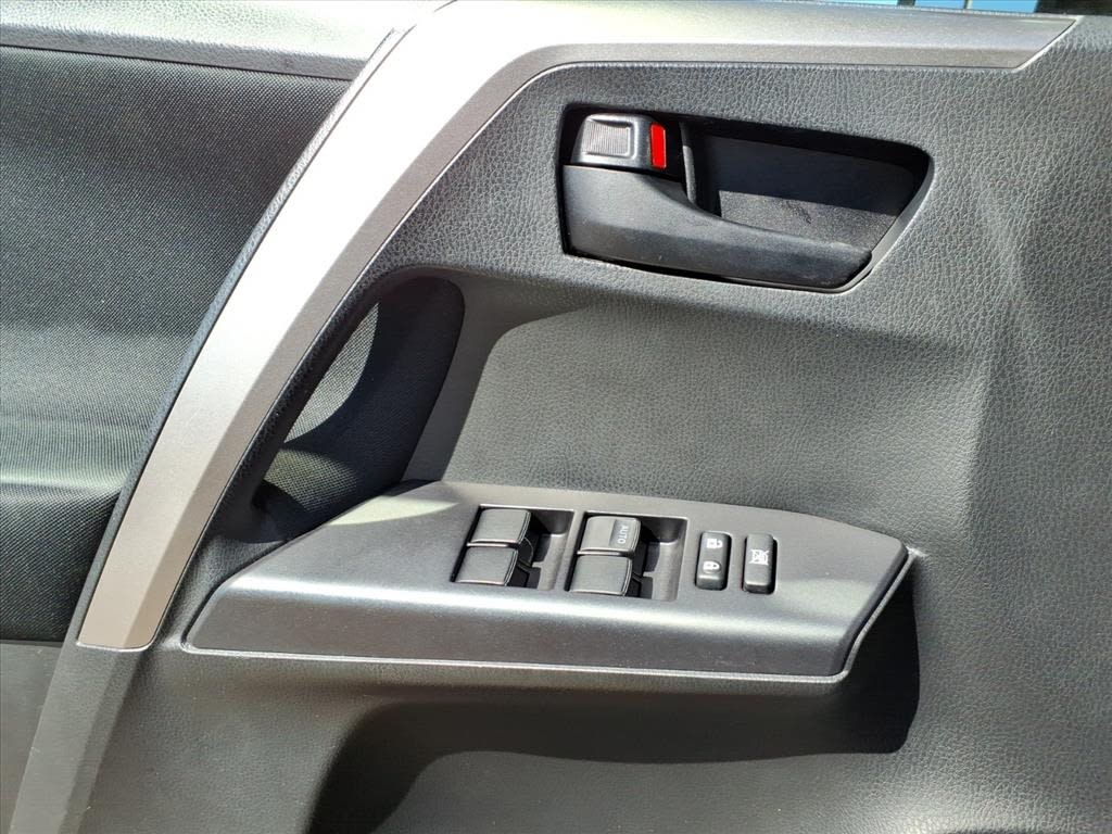 Thumbnail: 2017 Toyota RAV4 - 18