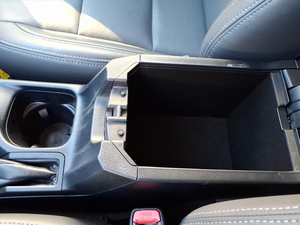 Thumbnail: 2017 Toyota RAV4 - 25