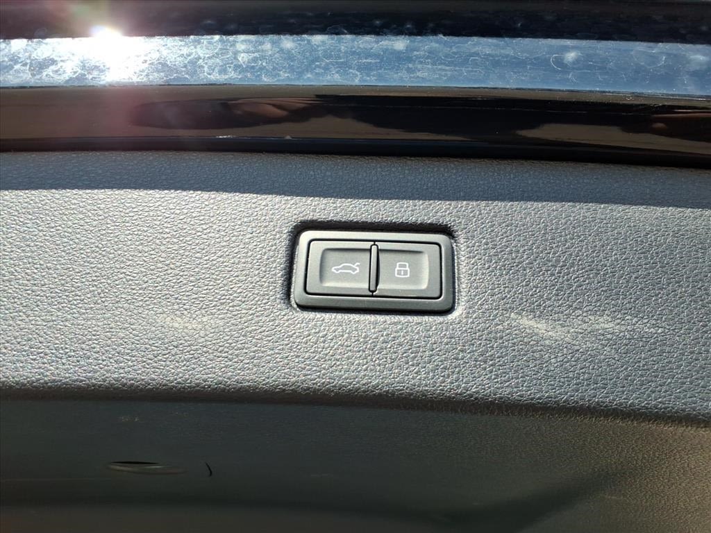 Thumbnail: 2023 Audi Q7 - 18