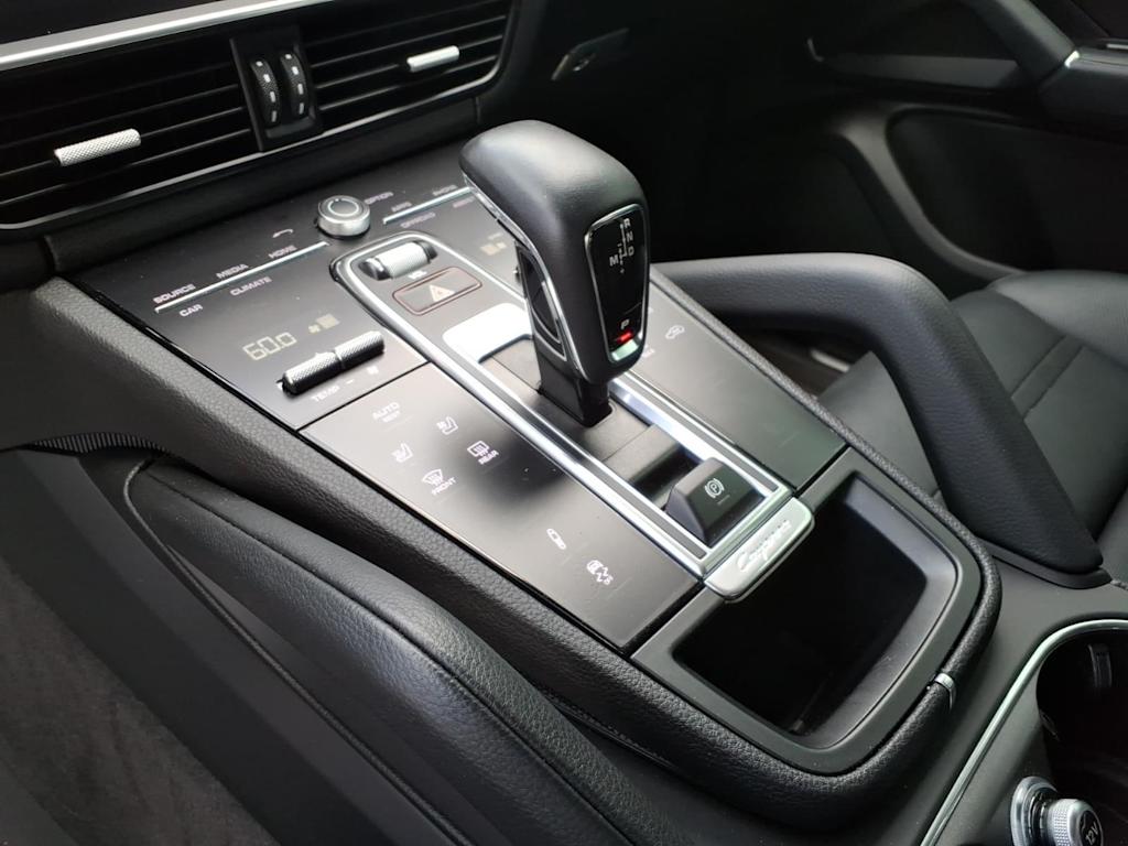 Thumbnail: 2022 Porsche Cayenne - 24