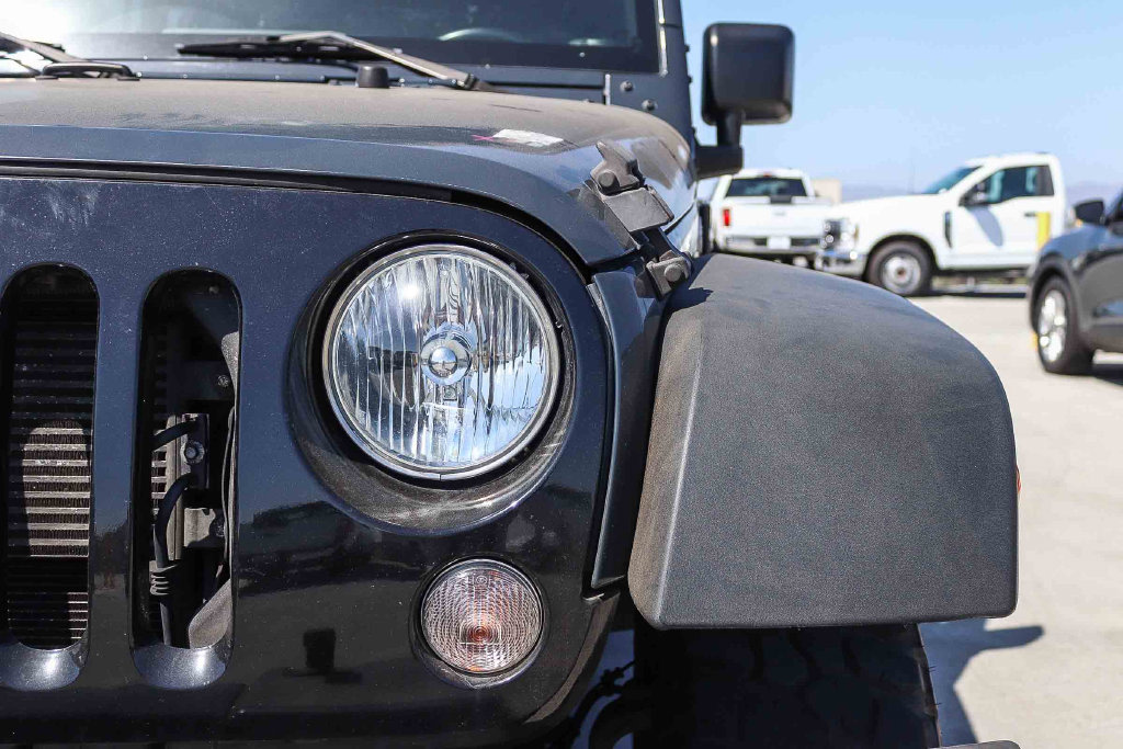 Thumbnail: 2016 Jeep Wrangler - 8