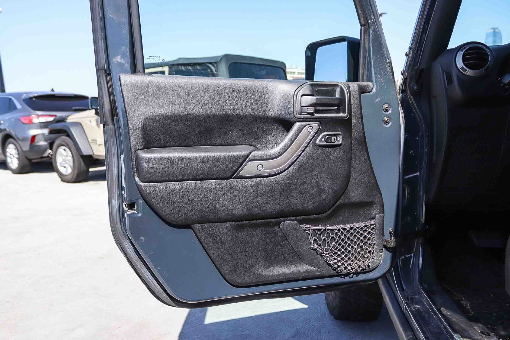 Thumbnail: 2016 Jeep Wrangler - 11