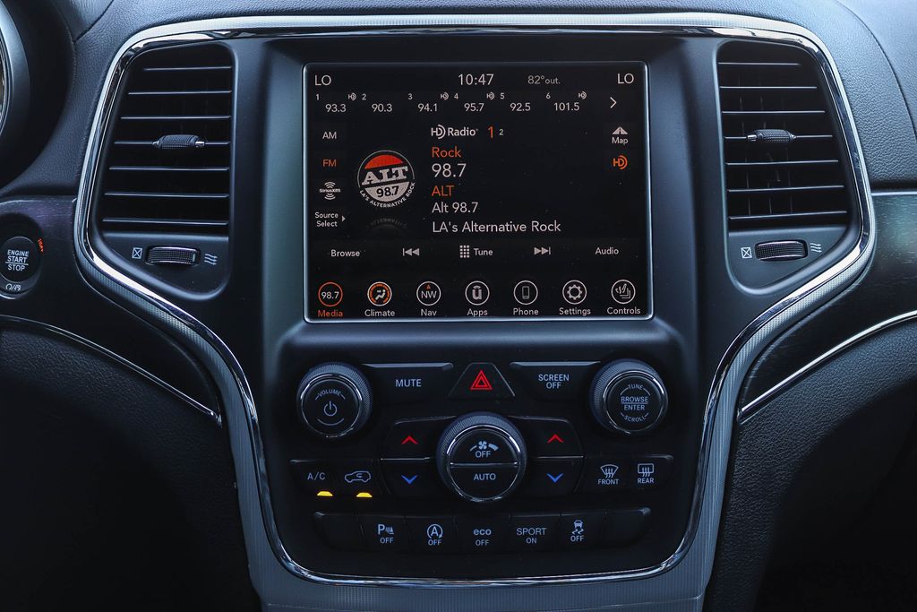 Thumbnail: 2018 Jeep Grand Cherokee - 12