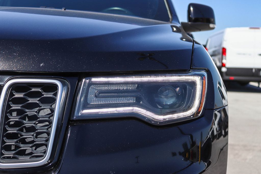 Thumbnail: 2018 Jeep Grand Cherokee - 17