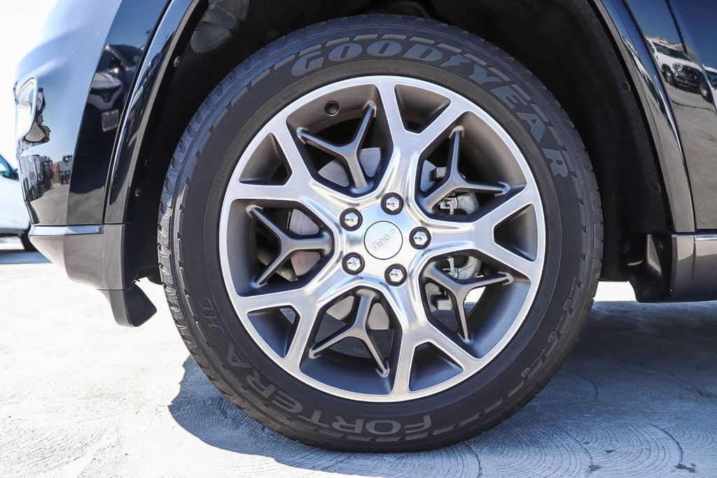 Thumbnail: 2018 Jeep Grand Cherokee - 19