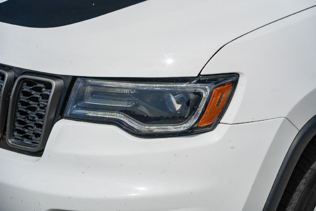 Thumbnail: 2018 Jeep Grand Cherokee - 15