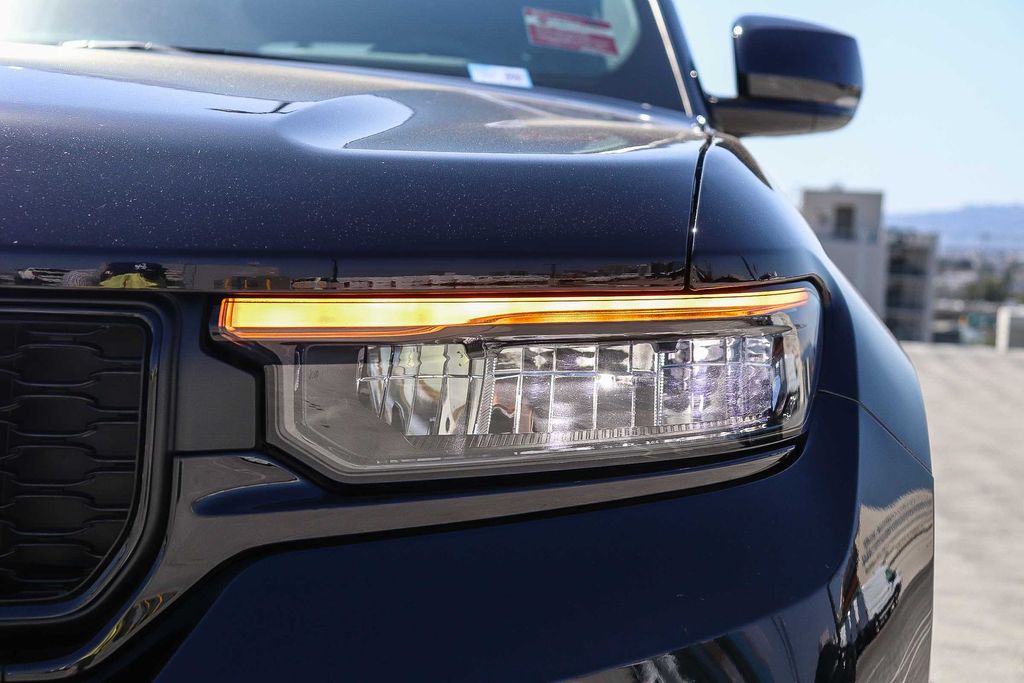 Thumbnail: 2023 Jeep Grand Cherokee - 18