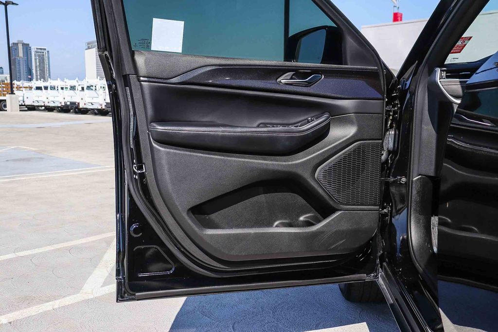 Thumbnail: 2023 Jeep Grand Cherokee - 25
