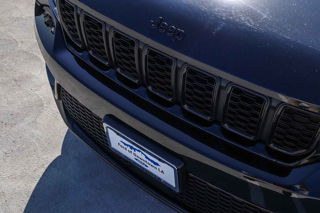 Thumbnail: 2023 Jeep Grand Cherokee - 5