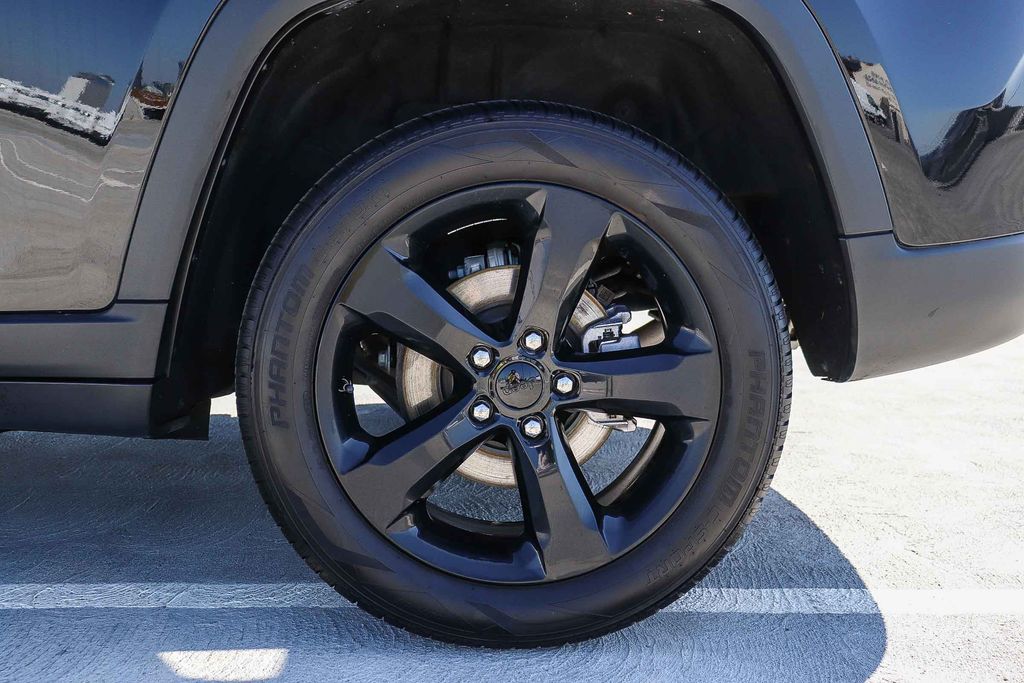 Thumbnail: 2023 Jeep Grand Cherokee - 6