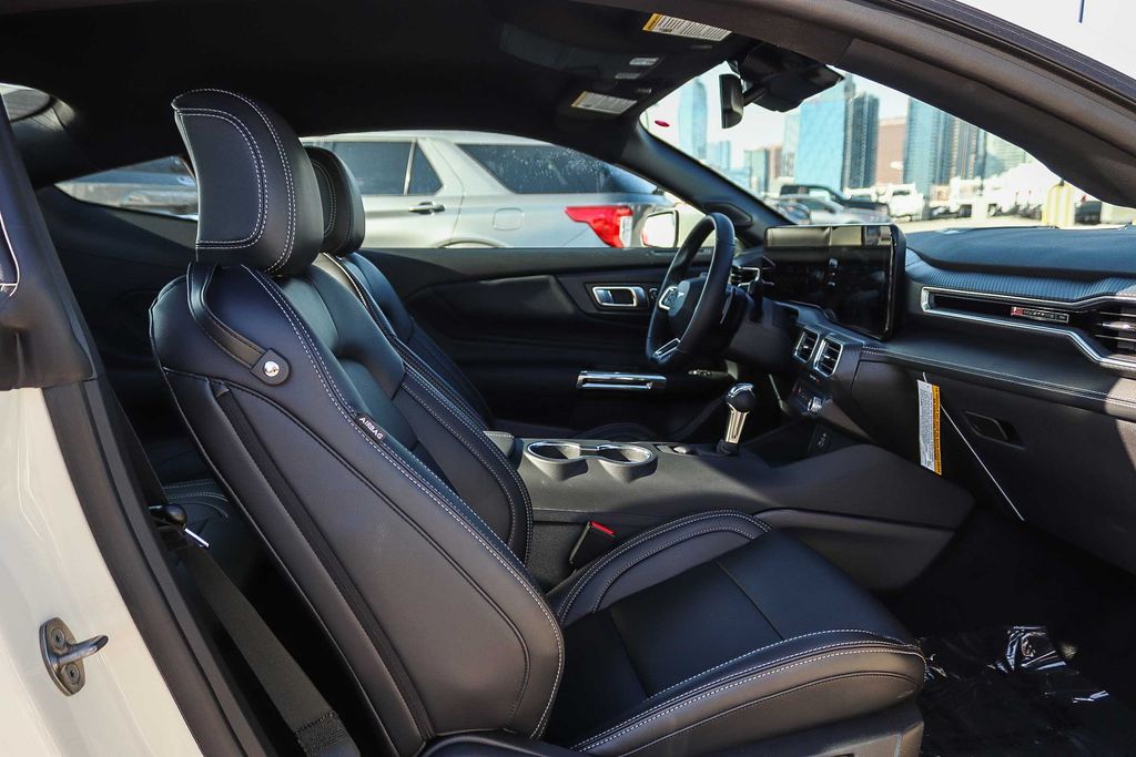 Thumbnail: 2025 Ford Mustang - 8