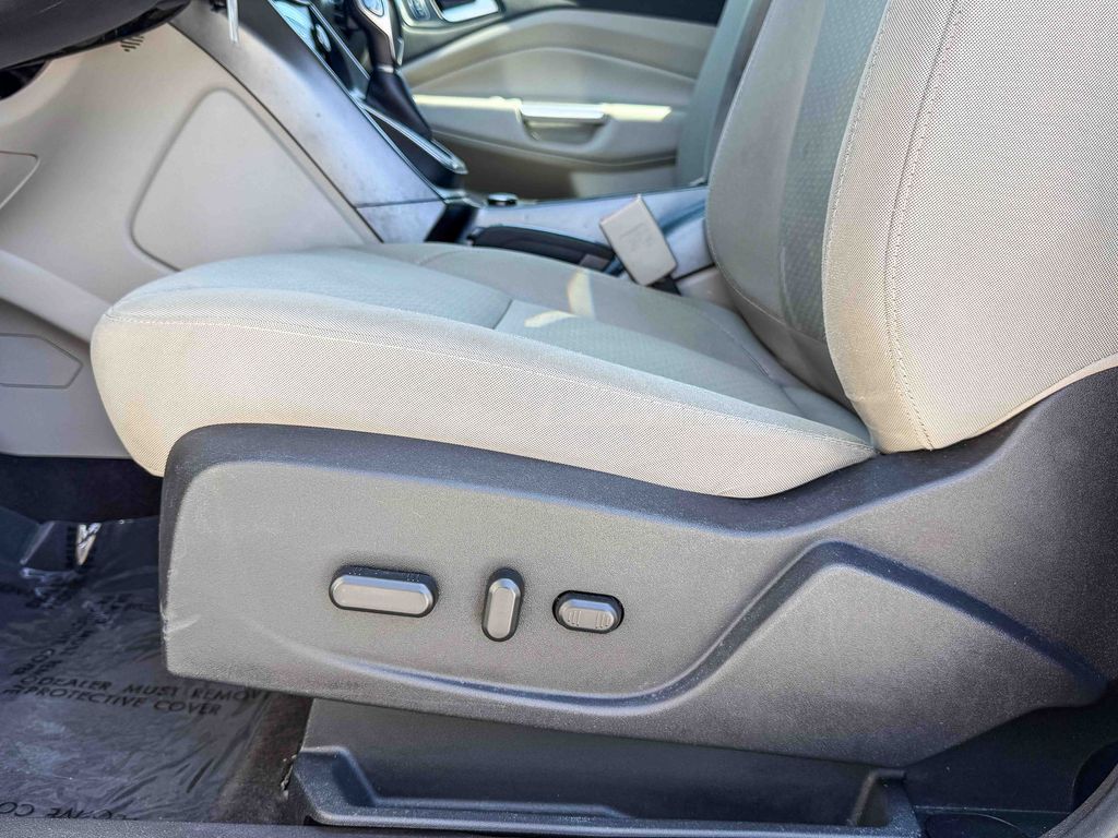 Thumbnail: 2017 Ford C-Max - 21