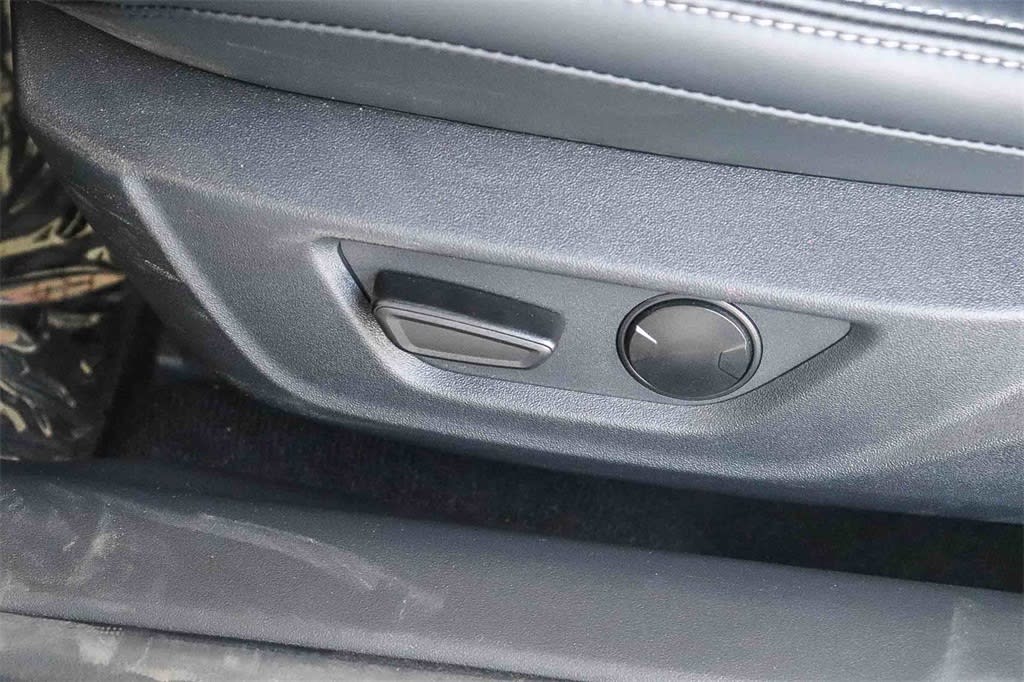 Thumbnail: 2025 Ford Mustang - 22