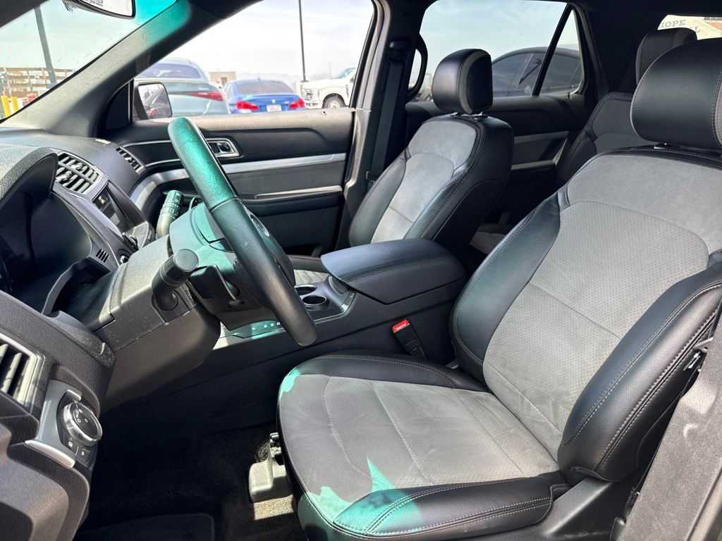 Thumbnail: 2017 Ford Explorer - 6