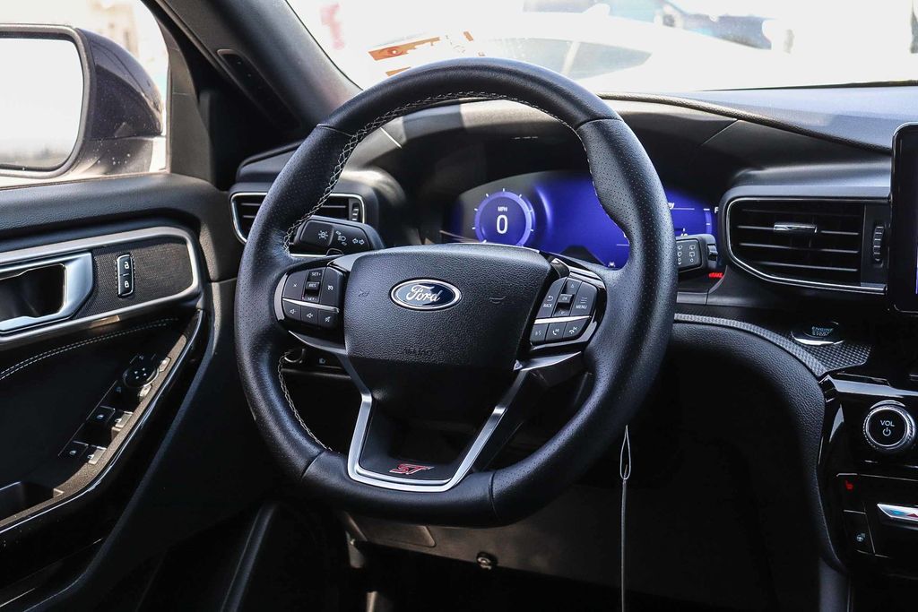 Thumbnail: 2023 Ford Explorer - 9
