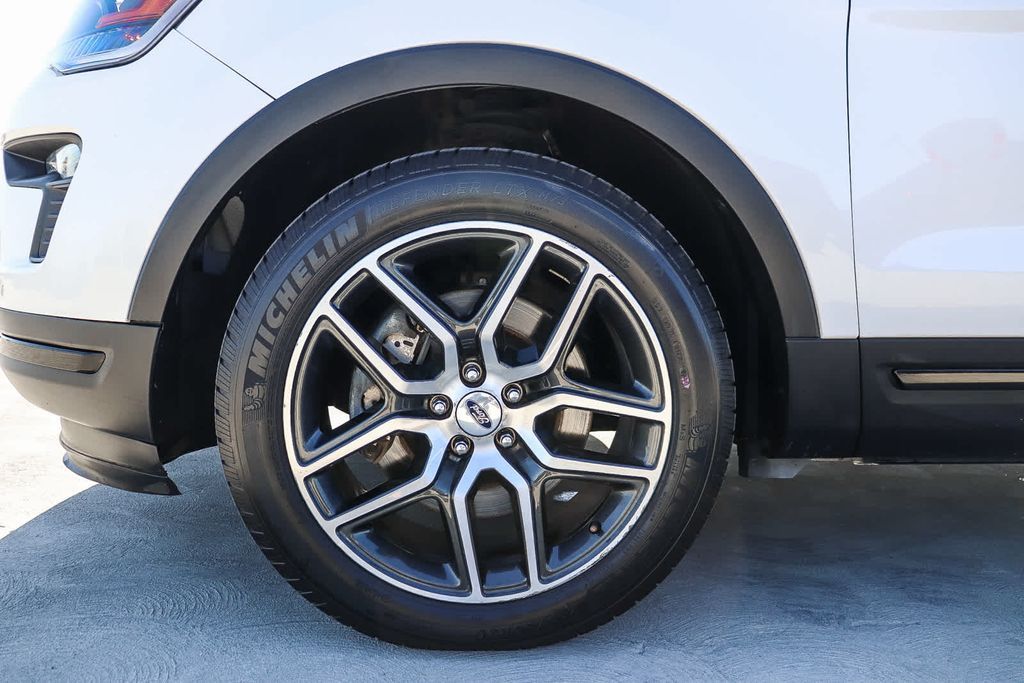Thumbnail: 2019 Ford Explorer - 21