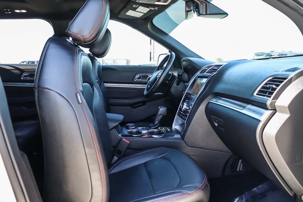 Thumbnail: 2019 Ford Explorer - 9