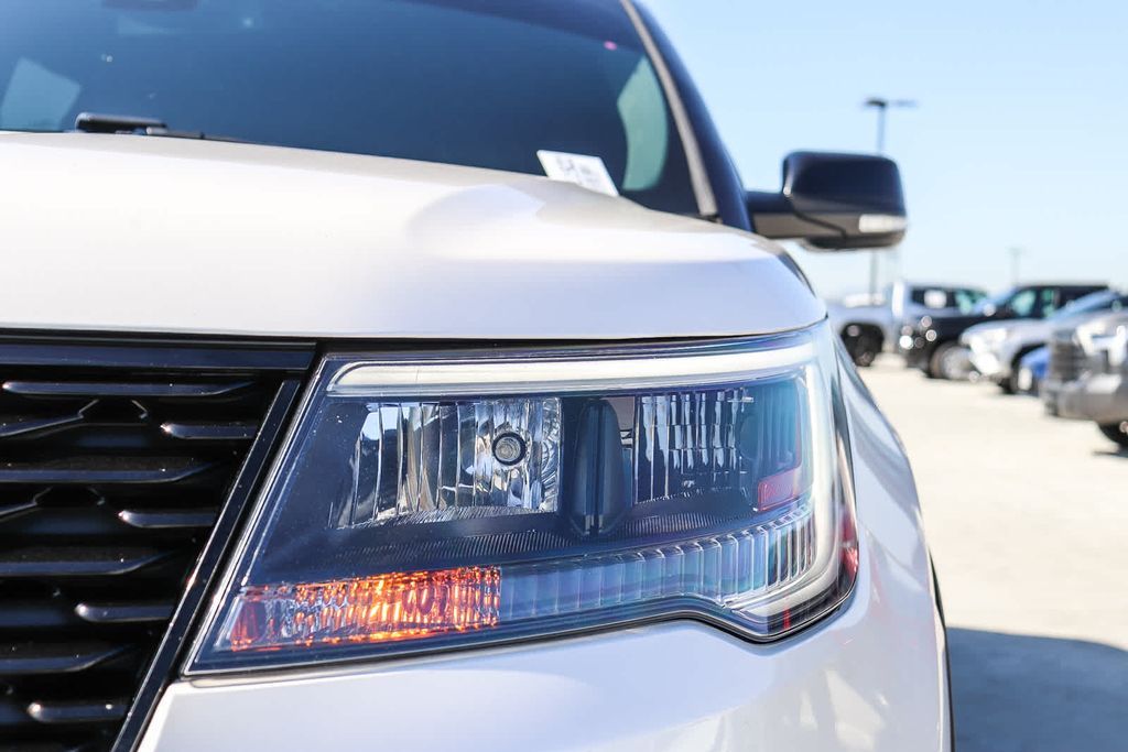 Thumbnail: 2019 Ford Explorer - 18