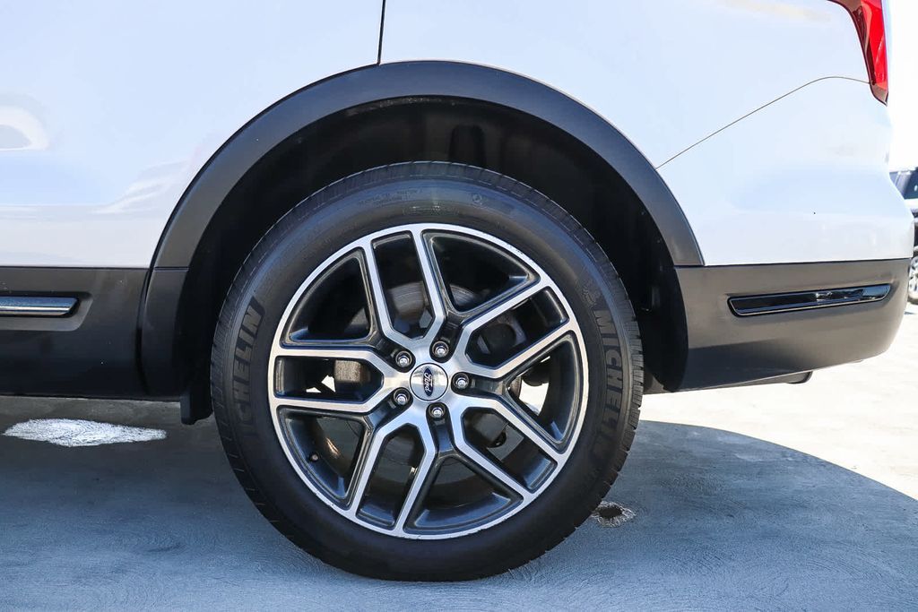 Thumbnail: 2019 Ford Explorer - 6